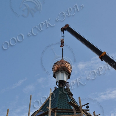 Установка креста и купола на восстановленную колокольню храма Рождества Богородицы, с. Радовицы